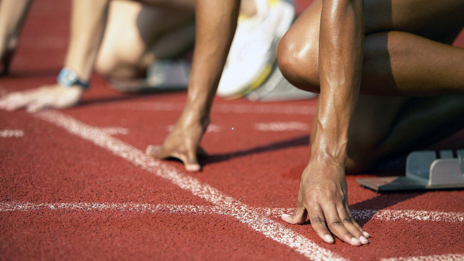 樊振东德国杯夺冠惊现幽默插曲，后退发力险失平衡，七小时四胜率队折桂